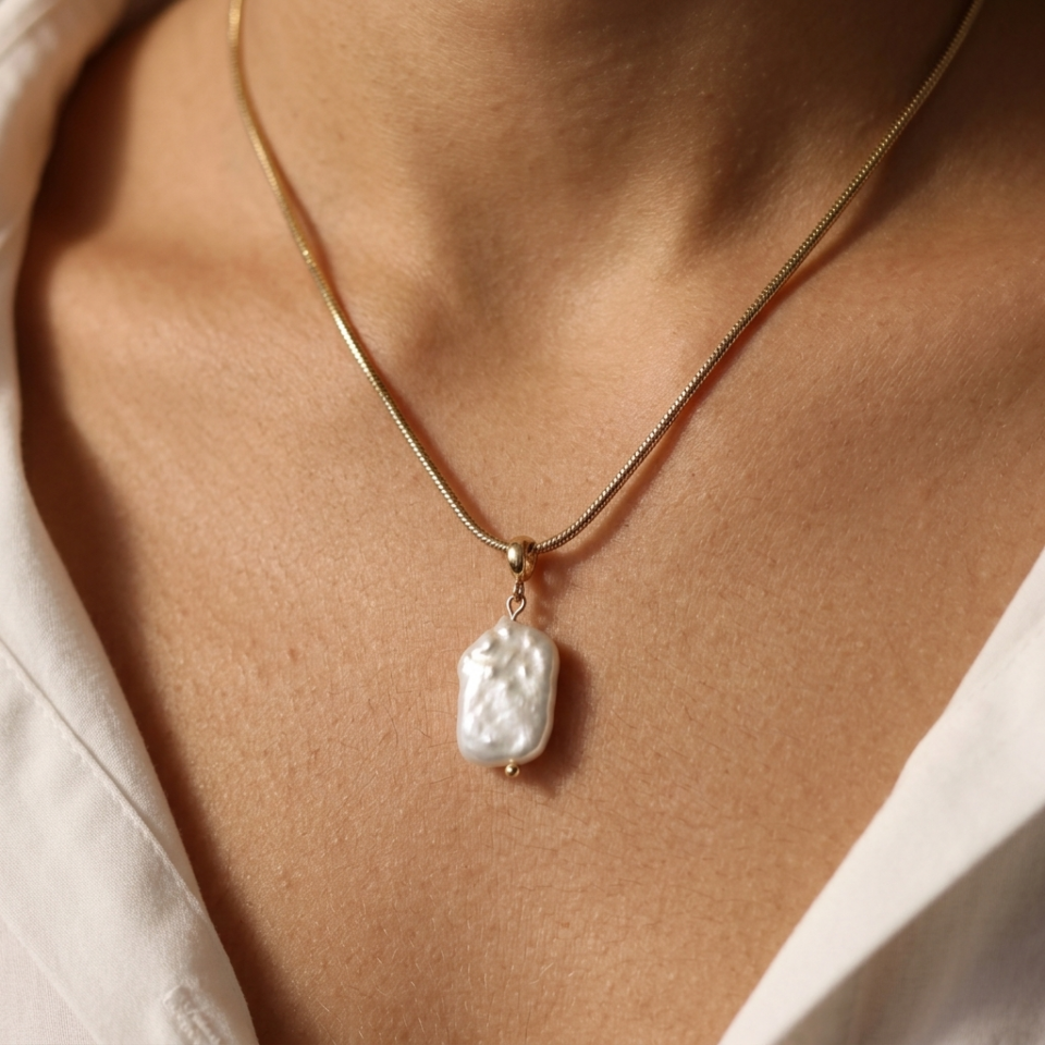 Block Pearl Pendant Necklace