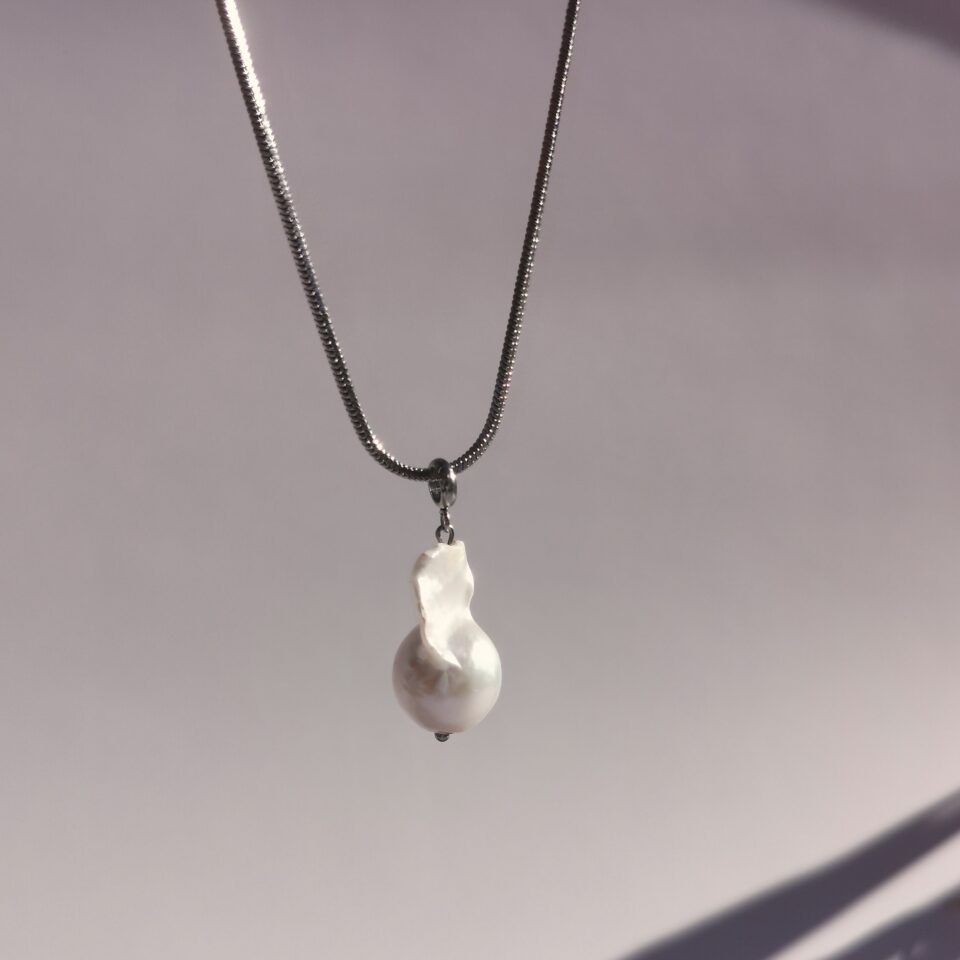 Baroque Pearl Pendant Necklace